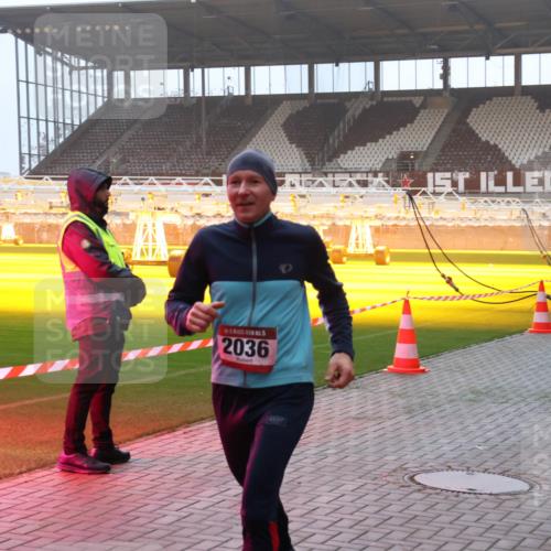 07.12.2025 - St. Pauli X-Mass-Run No. 15 Luisa Fischer http://msf.ph/oto/9375806 07.12.2025 09:54:49 Ziel 2036, 1375, 1598, 2036, 2133, 2209, 2651, 2703, 2900, 3310, 3338 meine-sportfotos.de