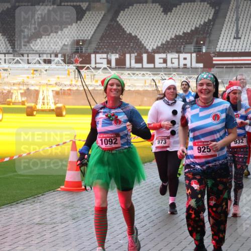 07.12.2025 - St. Pauli X-Mass-Run No. 15 Luisa Fischer http://msf.ph/oto/9375809 07.12.2025 11:06:16 Ziel 15, 1092, 973, 925, 160, 1432, 932, 92, 199, 298, 300, 402, 403, 434, 556, 659, 693, 831, 854, 858, 878, 920, 924, 925, 927, 929, 932, 944, 973, 1024, 1025, 1046, 1049, 1092, 1196, 1208, 1223, 1229, 1287, 1311, 1428, 1429, 1430, 1432, 1600, 1608, 1648, 1840, 1841, 2006, 2243, 2245, 2254, 2884, 3272, 3278, 4579, 4581, 4583, 4585, 4587 meine-sportfotos.de