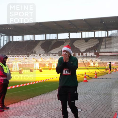 07.12.2025 - St. Pauli X-Mass-Run No. 15 Luisa Fischer http://msf.ph/oto/9375811 07.12.2025 09:54:52 Ziel 1375, 1375, 1655, 1722, 2036, 2133, 2209, 2651, 2703, 2900, 3310, 3338 meine-sportfotos.de