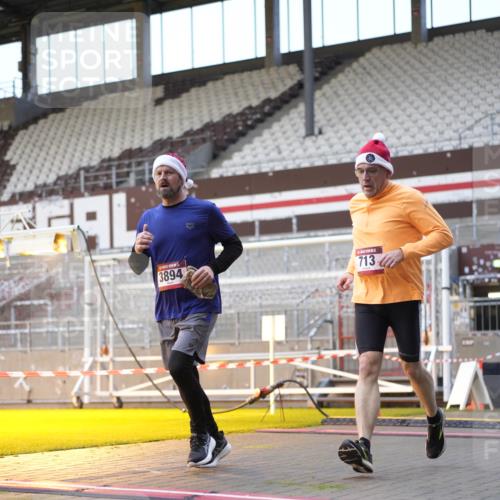 07.12.2025 - St. Pauli X-Mass-Run No. 15 Patografie http://msf.ph/oto/9375812 07.12.2025 10:04:32 Ziel 713, 1522, 1701, 1871, 2569, 2570, 3477, 3894, 3911, 4673 meine-sportfotos.de