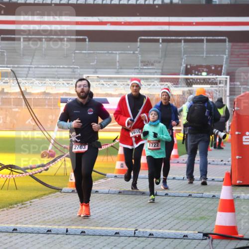 07.12.2025 - St. Pauli X-Mass-Run No. 15 Luisa Fischer http://msf.ph/oto/9375816 07.12.2025 09:55:00 Ziel 2703, 1655, 1722, 1375, 1649, 1655, 1722, 2036, 2133, 2209, 2703, 2900, 3310, 3338 meine-sportfotos.de