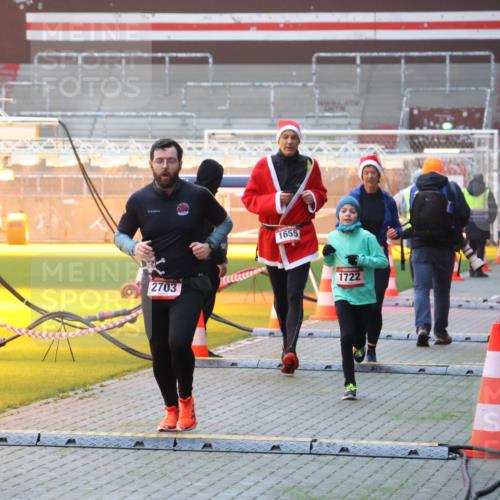 07.12.2025 - St. Pauli X-Mass-Run No. 15 Luisa Fischer http://msf.ph/oto/9375820 07.12.2025 09:55:00 Ziel 2703, 1655, 1722, 1375, 1649, 1655, 1722, 2036, 2133, 2209, 2703, 2900, 3310, 3338 meine-sportfotos.de