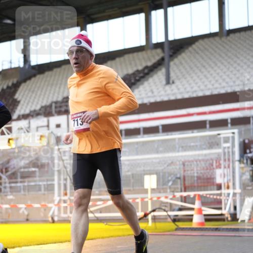 07.12.2025 - St. Pauli X-Mass-Run No. 15 Patografie http://msf.ph/oto/9375824 07.12.2025 10:04:33 Ziel 713, 1522, 1701, 1871, 2569, 2570, 3477, 3894, 3911, 4080, 4553, 4557, 4673 meine-sportfotos.de