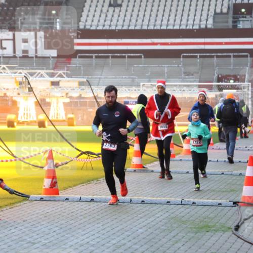 07.12.2025 - St. Pauli X-Mass-Run No. 15 Luisa Fischer http://msf.ph/oto/9375825 07.12.2025 09:55:01 Ziel 2703, 1655, 1722, 1375, 1649, 1655, 1722, 2036, 2133, 2209, 2703, 2900, 3310, 3338 meine-sportfotos.de
