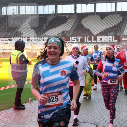 07.12.2025 - St. Pauli X-Mass-Run No. 15 Luisa Fischer http://msf.ph/oto/9375826 07.12.2025 11:06:18 Ziel 5, 925, 927, 924, 932, 1432, 92, 199, 298, 300, 402, 403, 556, 659, 693, 831, 854, 858, 878, 920, 924, 925, 927, 929, 932, 944, 973, 1024, 1025, 1046, 1049, 1092, 1196, 1208, 1223, 1229, 1287, 1311, 1428, 1429, 1430, 1432, 1608, 1648, 1840, 1841, 2006, 2243, 2245, 2254, 2884, 3272, 3278, 4579, 4581, 4583, 4585, 4587 meine-sportfotos.de