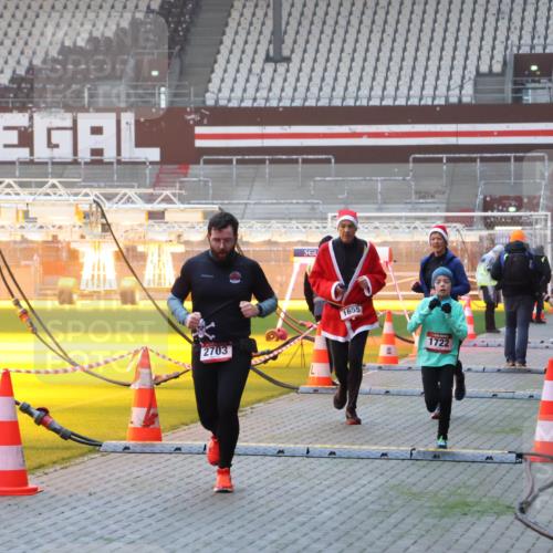 07.12.2025 - St. Pauli X-Mass-Run No. 15 Luisa Fischer http://msf.ph/oto/9375832 07.12.2025 09:55:02 Ziel 2703, 1655, 1704118, 1722, 1375, 1649, 1655, 1722, 2036, 2133, 2209, 2703, 2900, 3310, 3338 meine-sportfotos.de