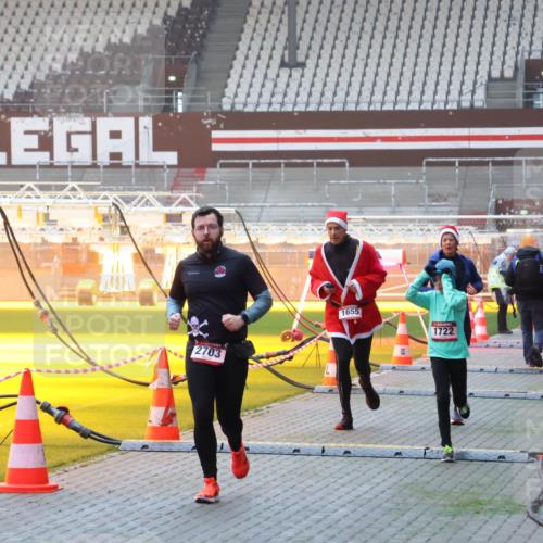 07.12.2025 - St. Pauli X-Mass-Run No. 15 Luisa Fischer http://msf.ph/oto/9375833 07.12.2025 09:55:02 Ziel 2703, 1655, 1722, 1375, 1649, 1655, 1722, 2036, 2133, 2209, 2703, 2900, 3310, 3338 meine-sportfotos.de