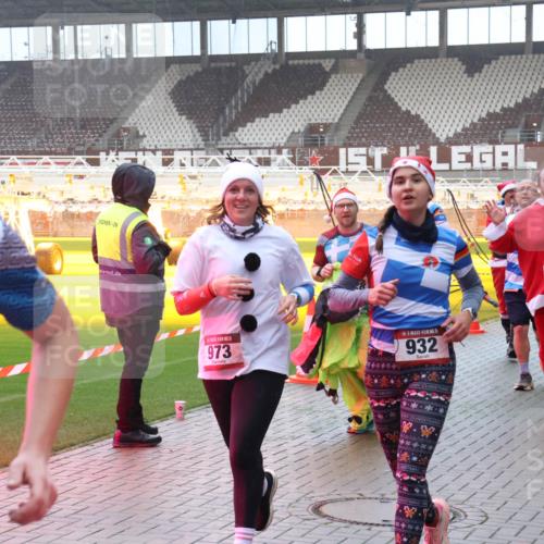 07.12.2025 - St. Pauli X-Mass-Run No. 15 Luisa Fischer http://msf.ph/oto/9375834 07.12.2025 11:06:18 Ziel 5, 190, 973, 932, 924, 3272, 143, 92, 199, 298, 300, 402, 403, 556, 659, 693, 831, 854, 858, 878, 920, 924, 925, 927, 929, 932, 944, 973, 1024, 1025, 1046, 1049, 1092, 1196, 1208, 1223, 1229, 1287, 1311, 1428, 1429, 1430, 1432, 1608, 1648, 1840, 1841, 2006, 2243, 2245, 2254, 2884, 3272, 3278, 4579, 4581, 4583, 4585, 4587 meine-sportfotos.de