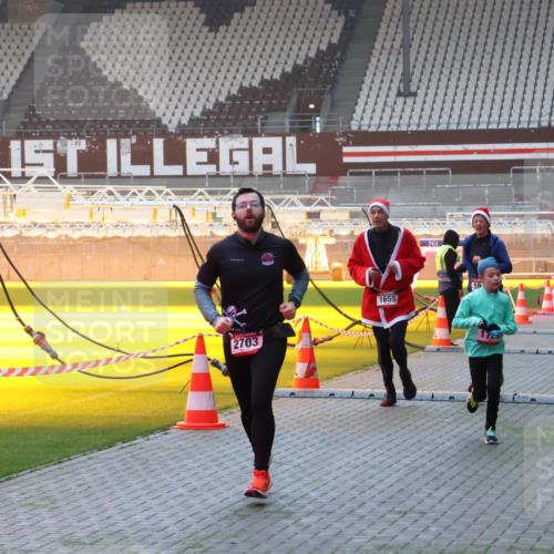 07.12.2025 - St. Pauli X-Mass-Run No. 15 Luisa Fischer http://msf.ph/oto/9375847 07.12.2025 09:55:04 Ziel 2703, 1655, 16, 1375, 1649, 1655, 1722, 2036, 2133, 2209, 2703, 2900, 3310, 3338 meine-sportfotos.de