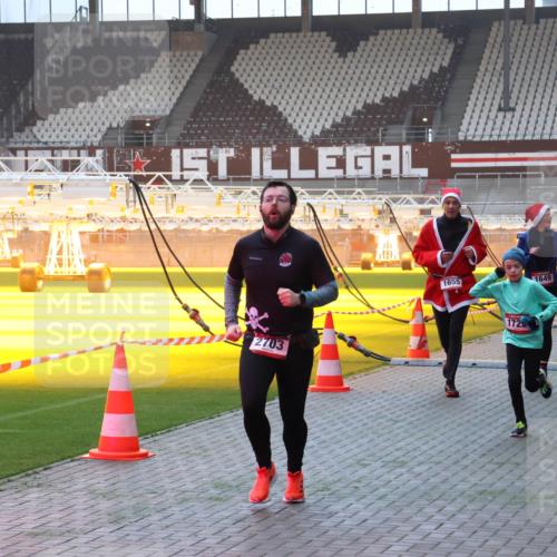 07.12.2025 - St. Pauli X-Mass-Run No. 15 Luisa Fischer http://msf.ph/oto/9375855 07.12.2025 09:55:05 Ziel 2703, 1655, 1649, 172, 1375, 1649, 1655, 1722, 2036, 2133, 2209, 2703, 2900, 3310, 3338, 4088 meine-sportfotos.de