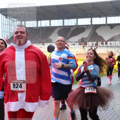 07.12.2025 - St. Pauli X-Mass-Run No. 15 Luisa Fischer http://msf.ph/oto/9375863 07.12.2025 11:06:22 Ziel 2, 15, 924, 1432, 1608, 92, 199, 204, 298, 300, 402, 403, 414, 556, 659, 693, 831, 854, 858, 878, 920, 924, 925, 927, 929, 932, 944, 973, 1024, 1025, 1046, 1049, 1092, 1196, 1208, 1223, 1229, 1287, 1428, 1429, 1430, 1432, 1608, 1648, 1840, 1841, 2006, 2243, 2245, 2254, 2884, 3272, 3278, 4579, 4581, 4583, 4585, 4587 meine-sportfotos.de