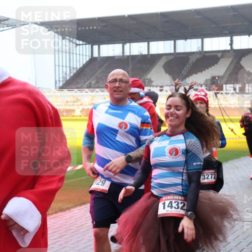 07.12.2025 - St. Pauli X-Mass-Run No. 15 Luisa Fischer http://msf.ph/oto/9375868 07.12.2025 11:06:23 Ziel 15, 924, 929, 15, 1432, 3272, 1608, 92, 199, 204, 298, 300, 402, 403, 414, 556, 659, 693, 831, 854, 858, 878, 920, 924, 925, 927, 929, 932, 944, 973, 1024, 1025, 1046, 1049, 1092, 1196, 1208, 1223, 1229, 1287, 1403, 1428, 1429, 1430, 1432, 1608, 1648, 1840, 1841, 2006, 2243, 2245, 2254, 2884, 3272, 3278, 4579, 4581, 4583, 4585, 4587 meine-sportfotos.de