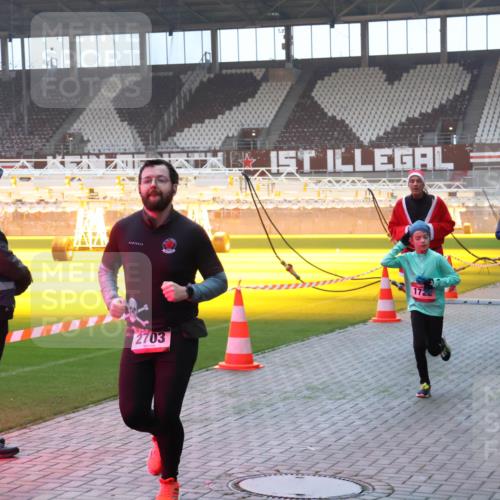 07.12.2025 - St. Pauli X-Mass-Run No. 15 Luisa Fischer http://msf.ph/oto/9375869 07.12.2025 09:55:06 Ziel 2703, 172, 1649, 1375, 1649, 1655, 1722, 2036, 2133, 2209, 2703, 2900, 3310, 3338, 4088 meine-sportfotos.de
