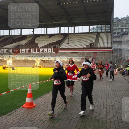 07.12.2025 - St. Pauli X-Mass-Run No. 15 Fabian Wolf http://msf.ph/oto/9375884 07.12.2025 10:05:04 Ziel 202, 210, 292, 699, 1973, 1991, 2168, 2249, 2856, 2866, 3307, 3311 meine-sportfotos.de