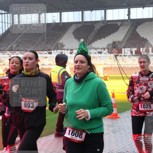 07.12.2025 - St. Pauli X-Mass-Run No. 15 Luisa Fischer http://msf.ph/oto/9375888 07.12.2025 11:06:25 Ziel 15, 693, 1608, 15, 1025, 92, 199, 204, 298, 300, 402, 403, 414, 474, 486, 556, 659, 693, 831, 854, 858, 878, 920, 924, 925, 927, 929, 932, 944, 973, 1024, 1025, 1046, 1049, 1092, 1196, 1208, 1223, 1229, 1287, 1403, 1428, 1429, 1430, 1432, 1608, 1648, 1840, 1841, 2006, 2243, 2245, 2254, 2884, 3272, 3278, 4579, 4581, 4583, 4585, 4587 meine-sportfotos.de