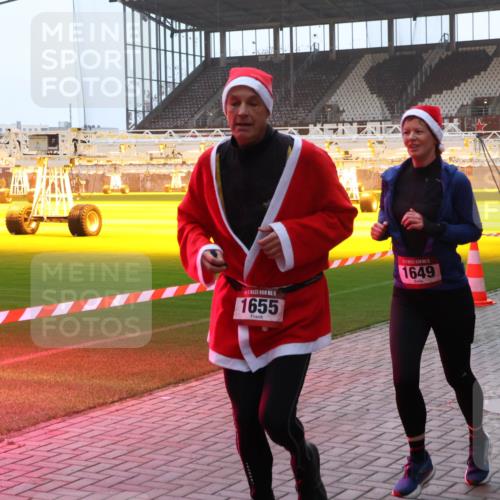 07.12.2025 - St. Pauli X-Mass-Run No. 15 Luisa Fischer http://msf.ph/oto/9375892 07.12.2025 09:55:10 Ziel 15, 1655, 1649, 1375, 1649, 1655, 1722, 2036, 2133, 2209, 2703, 3310, 4088 meine-sportfotos.de