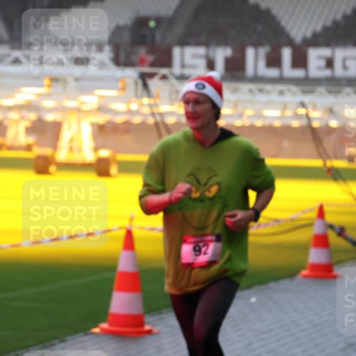 07.12.2025 - St. Pauli X-Mass-Run No. 15 Luisa Fischer http://msf.ph/oto/9375893 07.12.2025 11:06:31 Ziel 92, 92, 199, 204, 298, 300, 402, 403, 414, 474, 486, 556, 659, 693, 831, 854, 858, 878, 920, 924, 925, 927, 929, 932, 944, 973, 1024, 1025, 1046, 1049, 1092, 1196, 1208, 1223, 1229, 1287, 1403, 1428, 1429, 1430, 1432, 1440, 1442, 1608, 1648, 2243, 2245, 2254, 2884, 3272, 3278, 4579, 4581, 4583, 4585, 4587 meine-sportfotos.de