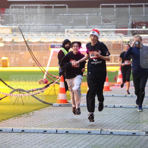 07.12.2025 - St. Pauli X-Mass-Run No. 15 Luisa Fischer http://msf.ph/oto/9375905 07.12.2025 09:55:24 Ziel 40, 1101, 7113, 1101, 1649, 1655, 1722, 2133, 2209, 2703, 3310, 4087, 4088 meine-sportfotos.de