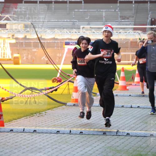 07.12.2025 - St. Pauli X-Mass-Run No. 15 Luisa Fischer http://msf.ph/oto/9375909 07.12.2025 09:55:24 Ziel 1113, 87, 4088, 1101, 1649, 1655, 1722, 2133, 2209, 2703, 3310, 4087, 4088 meine-sportfotos.de