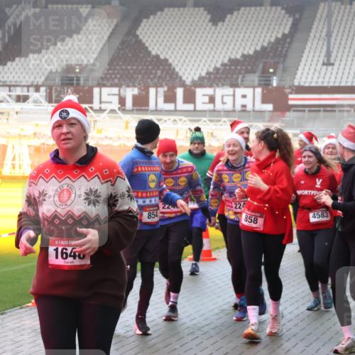 07.12.2025 - St. Pauli X-Mass-Run No. 15 Luisa Fischer http://msf.ph/oto/9375915 07.12.2025 11:06:35 Ziel 1919, 1640, 224, 854, 858, 4583, 85, 92, 204, 298, 300, 402, 403, 414, 474, 486, 556, 659, 693, 854, 858, 878, 920, 924, 925, 927, 929, 932, 944, 973, 1024, 1025, 1092, 1196, 1208, 1223, 1229, 1287, 1403, 1428, 1429, 1430, 1432, 1440, 1442, 1608, 1648, 2243, 2245, 2254, 3272, 3278, 4579, 4581, 4583, 4585, 4587 meine-sportfotos.de