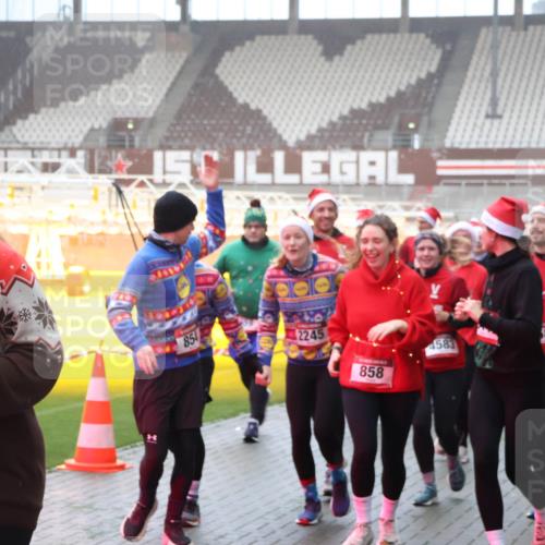 07.12.2025 - St. Pauli X-Mass-Run No. 15 Luisa Fischer http://msf.ph/oto/9375919 07.12.2025 11:06:36 Ziel 1910, 1648, 85, 2245, 4583, 85, 858, 92, 204, 298, 300, 402, 403, 414, 474, 486, 556, 659, 693, 854, 858, 878, 920, 924, 925, 927, 929, 932, 944, 973, 1024, 1025, 1092, 1196, 1208, 1223, 1229, 1287, 1403, 1428, 1429, 1430, 1432, 1440, 1442, 1608, 1648, 2243, 2245, 2254, 3272, 3278, 4579, 4581, 4583, 4585, 4587 meine-sportfotos.de