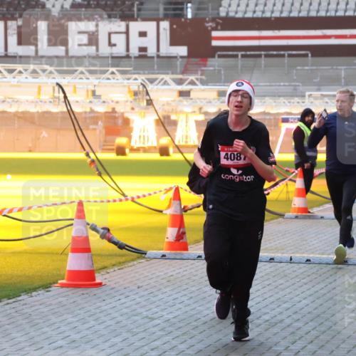 07.12.2025 - St. Pauli X-Mass-Run No. 15 Luisa Fischer http://msf.ph/oto/9375928 07.12.2025 09:55:26 Ziel 1, 4087, 101, 1101, 1113, 1649, 1655, 1722, 2209, 2703, 4087, 4088 meine-sportfotos.de