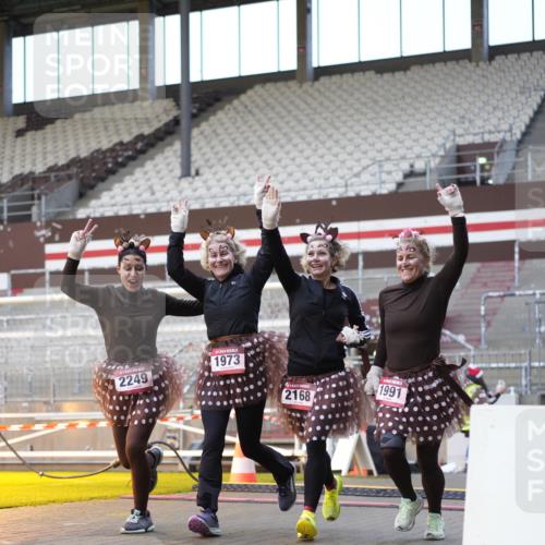 07.12.2025 - St. Pauli X-Mass-Run No. 15 Patografie http://msf.ph/oto/9375933 07.12.2025 10:04:52 Ziel 1217, 1973, 1991, 2168, 2249, 2856, 2866, 4080, 4553, 4557 meine-sportfotos.de