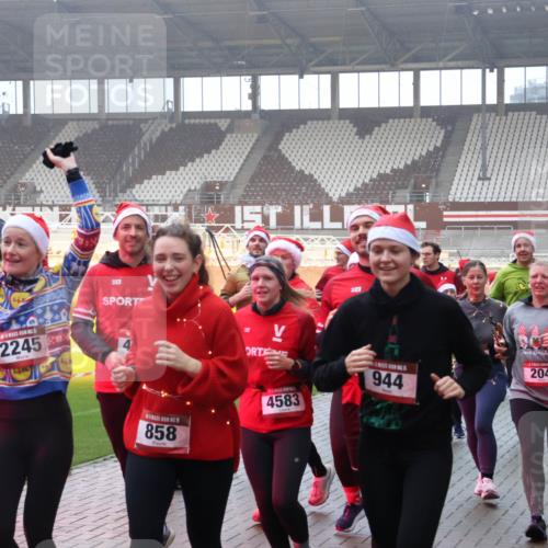 07.12.2025 - St. Pauli X-Mass-Run No. 15 Luisa Fischer http://msf.ph/oto/9375938 07.12.2025 11:06:38 Ziel 2245, 16, 10, 10, 858, 4583, 944, 204, 92, 204, 298, 300, 402, 403, 414, 474, 486, 556, 659, 693, 854, 858, 878, 920, 924, 925, 927, 929, 932, 944, 973, 1024, 1025, 1092, 1196, 1208, 1223, 1229, 1287, 1403, 1428, 1429, 1430, 1432, 1440, 1442, 1556, 1564, 1608, 1648, 2243, 2245, 2254, 3272, 3278, 4579, 4581, 4583, 4585, 4587 meine-sportfotos.de