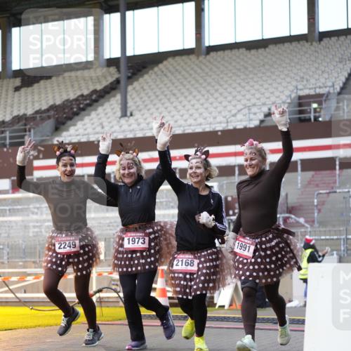 07.12.2025 - St. Pauli X-Mass-Run No. 15 Patografie http://msf.ph/oto/9375939 07.12.2025 10:04:52 Ziel 1217, 1973, 1991, 2168, 2249, 2856, 2866, 4080, 4553, 4557 meine-sportfotos.de