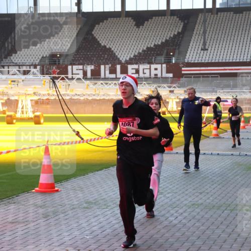 07.12.2025 - St. Pauli X-Mass-Run No. 15 Luisa Fischer http://msf.ph/oto/9375944 07.12.2025 09:55:28 Ziel 4087, 110, 1101, 1113, 1649, 1655, 1722, 2703, 4087, 4088 meine-sportfotos.de