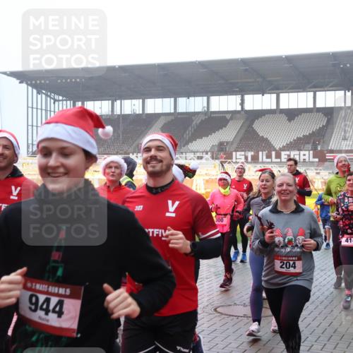 07.12.2025 - St. Pauli X-Mass-Run No. 15 Luisa Fischer http://msf.ph/oto/9375949 07.12.2025 11:06:40 Ziel 16, 26, 300, 5, 944, 204, 414, 92, 204, 298, 300, 402, 403, 414, 474, 486, 556, 659, 693, 854, 858, 878, 920, 924, 925, 927, 929, 932, 944, 973, 1024, 1025, 1092, 1208, 1223, 1229, 1287, 1403, 1428, 1429, 1430, 1432, 1440, 1442, 1556, 1564, 1608, 1648, 2243, 2245, 3272, 3278, 4579, 4581, 4583, 4585, 4587 meine-sportfotos.de