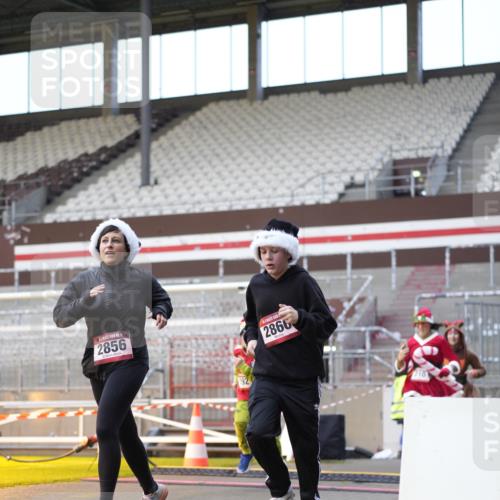 07.12.2025 - St. Pauli X-Mass-Run No. 15 Patografie http://msf.ph/oto/9375967 07.12.2025 10:04:57 Ziel 202, 210, 292, 699, 1217, 1973, 1991, 2168, 2249, 2856, 2866, 3307, 3311 meine-sportfotos.de