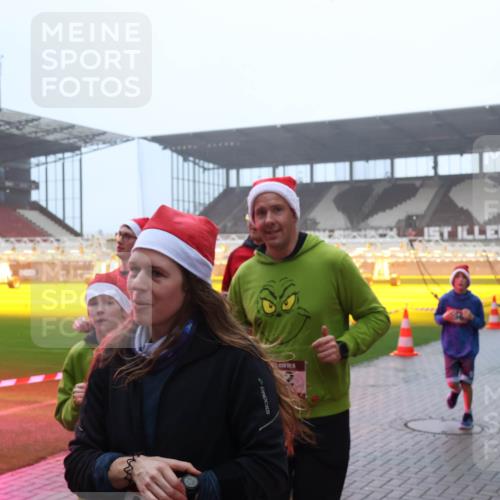 07.12.2025 - St. Pauli X-Mass-Run No. 15 Luisa Fischer http://msf.ph/oto/9375975 07.12.2025 11:06:43 Ziel 401, 92, 204, 298, 300, 402, 403, 414, 474, 486, 556, 565, 659, 693, 854, 858, 878, 920, 927, 929, 944, 973, 1024, 1025, 1208, 1223, 1229, 1285, 1286, 1287, 1403, 1428, 1429, 1430, 1432, 1440, 1442, 1556, 1564, 1608, 1648, 2243, 2245, 3272, 3278, 4579, 4581, 4583, 4585, 4587 meine-sportfotos.de