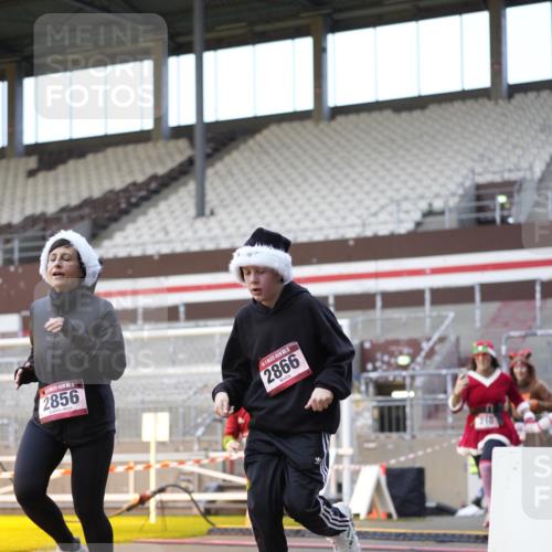 07.12.2025 - St. Pauli X-Mass-Run No. 15 Patografie http://msf.ph/oto/9375982 07.12.2025 10:04:57 Ziel 202, 210, 292, 699, 1217, 1973, 1991, 2168, 2249, 2856, 2866, 3307, 3311 meine-sportfotos.de