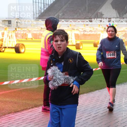 07.12.2025 - St. Pauli X-Mass-Run No. 15 Luisa Fischer http://msf.ph/oto/9375999 07.12.2025 11:06:53 Ziel 1440, 92, 204, 359, 382, 402, 403, 414, 474, 486, 556, 565, 693, 854, 858, 878, 920, 944, 1024, 1025, 1223, 1229, 1285, 1286, 1287, 1403, 1429, 1430, 1440, 1442, 1556, 1564, 1648, 1708, 2243, 2245, 4579, 4581, 4582, 4583, 4585, 4587, 4588 meine-sportfotos.de