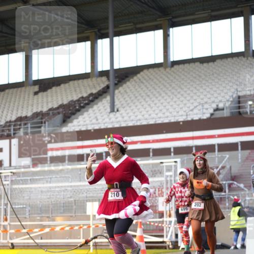 07.12.2025 - St. Pauli X-Mass-Run No. 15 Patografie http://msf.ph/oto/9376003 07.12.2025 10:04:58 Ziel 202, 210, 292, 699, 1217, 1973, 1991, 2168, 2249, 2856, 2866, 3307, 3311 meine-sportfotos.de