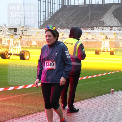 07.12.2025 - St. Pauli X-Mass-Run No. 15 Luisa Fischer http://msf.ph/oto/9376009 07.12.2025 11:06:55 Ziel 1440, 1442, 204, 359, 382, 402, 403, 414, 474, 486, 556, 565, 595, 693, 854, 858, 878, 920, 944, 1024, 1223, 1229, 1285, 1286, 1287, 1403, 1429, 1430, 1440, 1442, 1556, 1564, 1648, 1708, 2243, 2245, 4579, 4581, 4582, 4583, 4585, 4587, 4588 meine-sportfotos.de