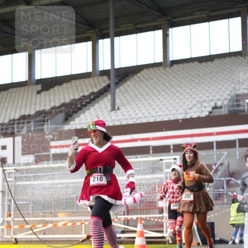 07.12.2025 - St. Pauli X-Mass-Run No. 15 Patografie http://msf.ph/oto/9376011 07.12.2025 10:04:59 Ziel 202, 210, 292, 699, 1973, 1991, 2168, 2249, 2856, 2866, 3307, 3311 meine-sportfotos.de