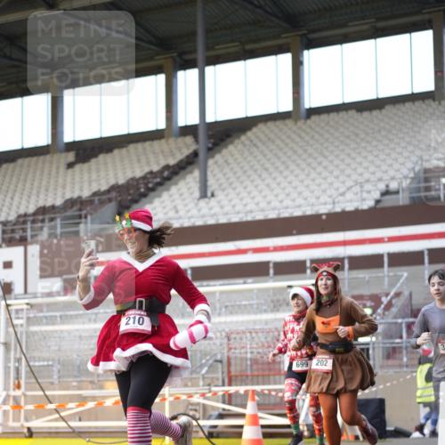 07.12.2025 - St. Pauli X-Mass-Run No. 15 Patografie http://msf.ph/oto/9376019 07.12.2025 10:04:59 Ziel 202, 210, 292, 699, 1973, 1991, 2168, 2249, 2856, 2866, 3307, 3311 meine-sportfotos.de