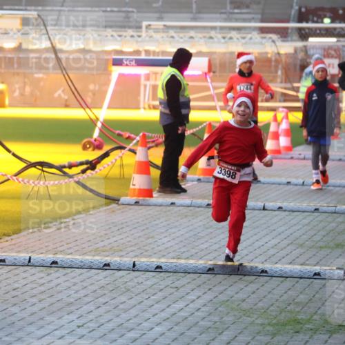 07.12.2025 - St. Pauli X-Mass-Run No. 15 Luisa Fischer http://msf.ph/oto/9376024 07.12.2025 09:56:17 Ziel 1744, 3398, 312, 1744, 3398 meine-sportfotos.de