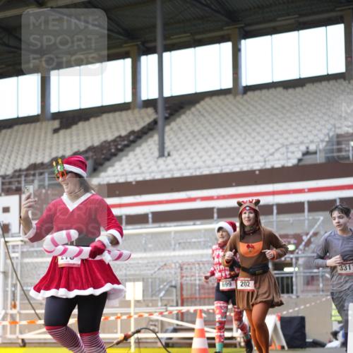 07.12.2025 - St. Pauli X-Mass-Run No. 15 Patografie http://msf.ph/oto/9376026 07.12.2025 10:04:59 Ziel 202, 210, 292, 699, 1973, 1991, 2168, 2249, 2856, 2866, 3307, 3311 meine-sportfotos.de