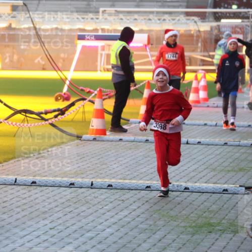 07.12.2025 - St. Pauli X-Mass-Run No. 15 Luisa Fischer http://msf.ph/oto/9376029 07.12.2025 09:56:18 Ziel 3398, 1744, 1934, 312, 1530, 1744, 3398 meine-sportfotos.de