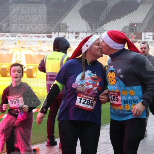 07.12.2025 - St. Pauli X-Mass-Run No. 15 Luisa Fischer http://msf.ph/oto/9376031 07.12.2025 11:07:07 Ziel 15, 565, 15, 1286, 15, 285, 35, 204, 359, 382, 414, 474, 486, 565, 595, 1285, 1286, 1403, 1440, 1442, 1462, 1469, 1556, 1564, 1634, 1666, 1708, 1751, 4582, 4588 meine-sportfotos.de