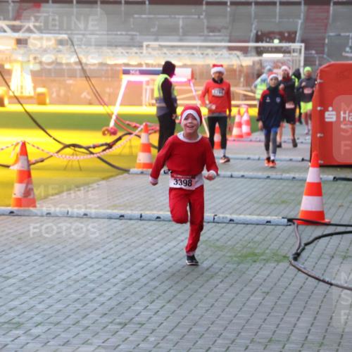 07.12.2025 - St. Pauli X-Mass-Run No. 15 Luisa Fischer http://msf.ph/oto/9376036 07.12.2025 09:56:19 Ziel 3398, 312, 1530, 1744, 3398 meine-sportfotos.de