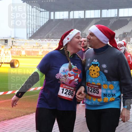 07.12.2025 - St. Pauli X-Mass-Run No. 15 Luisa Fischer http://msf.ph/oto/9376043 07.12.2025 11:07:08 Ziel 15, 1286, 15, 1285, 00, 200, 204, 359, 382, 414, 474, 486, 565, 595, 1285, 1286, 1403, 1440, 1442, 1462, 1469, 1556, 1564, 1634, 1666, 1708, 1751, 4582, 4588 meine-sportfotos.de