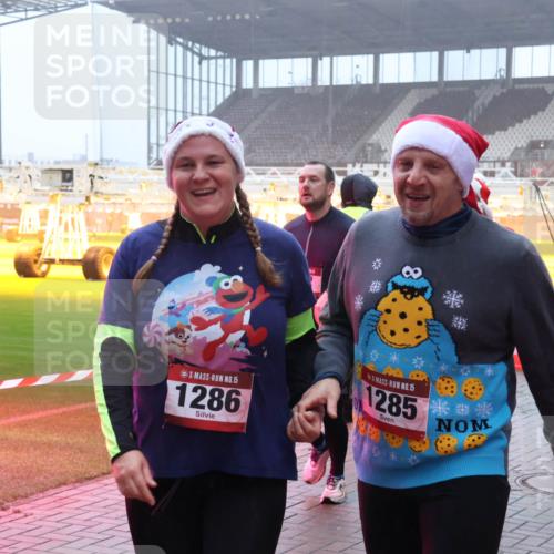 07.12.2025 - St. Pauli X-Mass-Run No. 15 Luisa Fischer http://msf.ph/oto/9376046 07.12.2025 11:07:09 Ziel 15, 1286, 15, 1285, 200, 359, 382, 474, 486, 565, 595, 1285, 1286, 1403, 1440, 1442, 1462, 1469, 1556, 1564, 1634, 1666, 1708, 1751, 4582, 4588 meine-sportfotos.de
