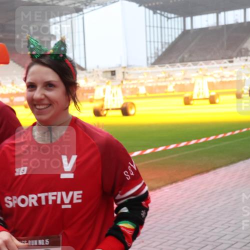 07.12.2025 - St. Pauli X-Mass-Run No. 15 Luisa Fischer http://msf.ph/oto/9376069 07.12.2025 11:07:14 Ziel 16, 5, 359, 382, 565, 595, 1285, 1286, 1440, 1442, 1462, 1469, 1556, 1564, 1634, 1666, 1708, 1751, 1861, 1862, 4582, 4588 meine-sportfotos.de