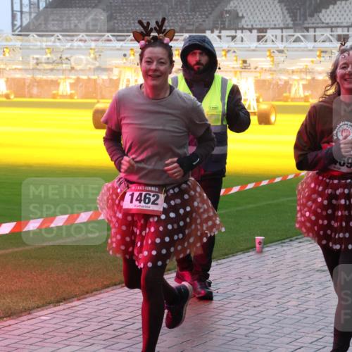 07.12.2025 - St. Pauli X-Mass-Run No. 15 Luisa Fischer http://msf.ph/oto/9376095 07.12.2025 11:07:24 Ziel 15, 1462, 69, 281, 342, 344, 359, 382, 565, 595, 596, 688, 1285, 1286, 1462, 1469, 1556, 1564, 1585, 1587, 1634, 1666, 1708, 1751, 1861, 1862, 4582, 4588 meine-sportfotos.de