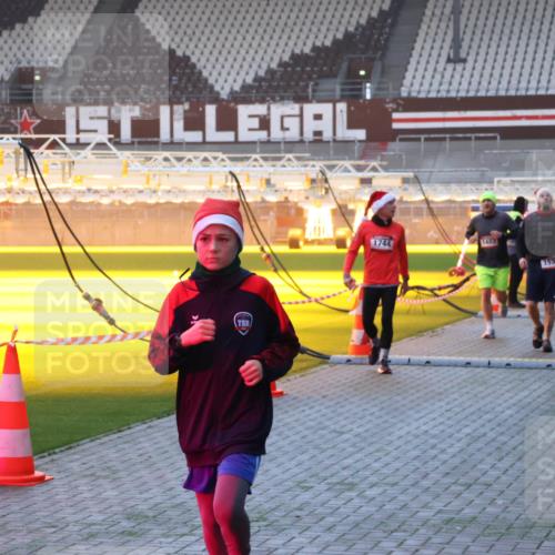 07.12.2025 - St. Pauli X-Mass-Run No. 15 Luisa Fischer http://msf.ph/oto/9376100 07.12.2025 09:56:31 Ziel 1744, 1483, 312, 1483, 1530, 1744, 3398 meine-sportfotos.de