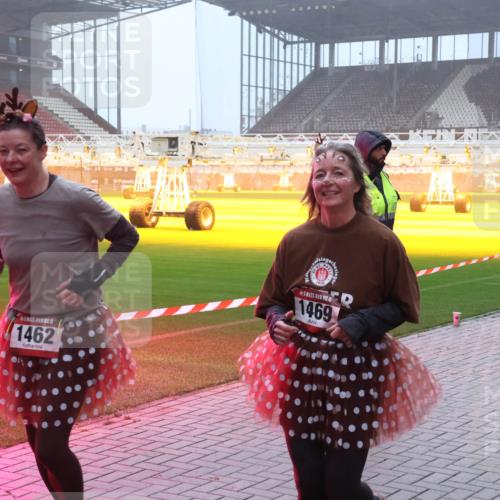 07.12.2025 - St. Pauli X-Mass-Run No. 15 Luisa Fischer http://msf.ph/oto/9376108 07.12.2025 11:07:25 Ziel 5, 1462, 15, 1469, 281, 342, 344, 359, 382, 565, 595, 596, 688, 1285, 1286, 1462, 1469, 1556, 1564, 1585, 1587, 1634, 1666, 1708, 1751, 1861, 1862, 4582, 4588 meine-sportfotos.de